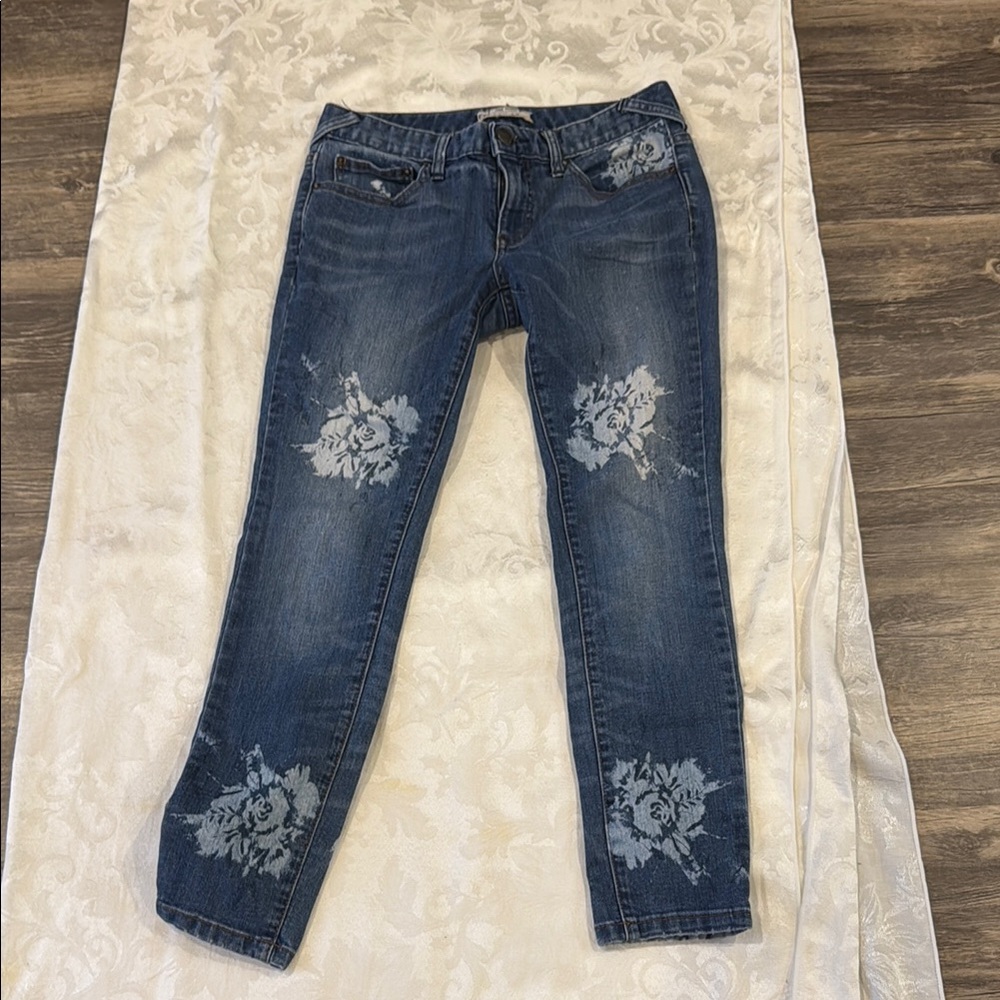 Blue Skinny Free People size 27 Jeans with Floral Design